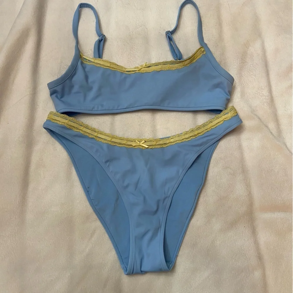 Frankies Bikinis chic bikini